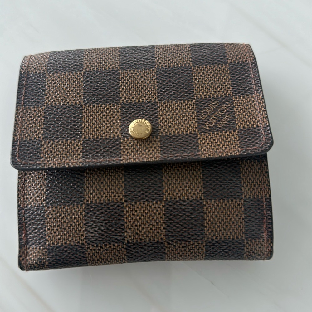 Authentic LV wallet.. exellent shape